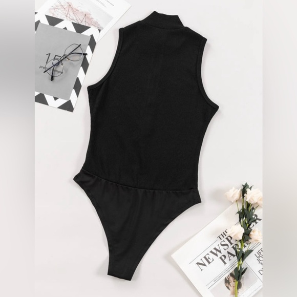 Black Sleeveless Zip-Up Top - Picture 7 of 16